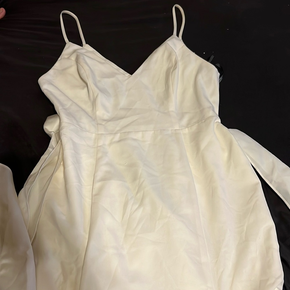 White wedding/bridesmaid’s dress